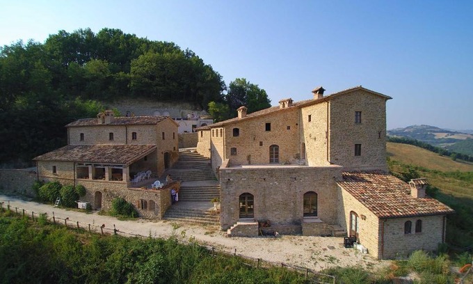Macerata Feltria House | Elegant Borgo Storico Cisterna: 9/10 Guest Rated Retreat