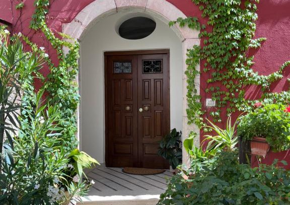 Calitri House | Discover Borgo Vivo: Pet-Friendly with Breakfast & Hot Tub