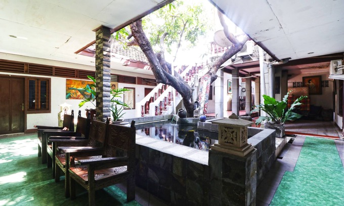 Kebon Sirih Hotel | Explore Borneo Hostel - Family-Friendly Budget Retreat