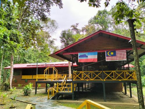 Kota Kinabatangan Cabin | Explore Borneo Jungle Adventure with Family-Friendly Amenities