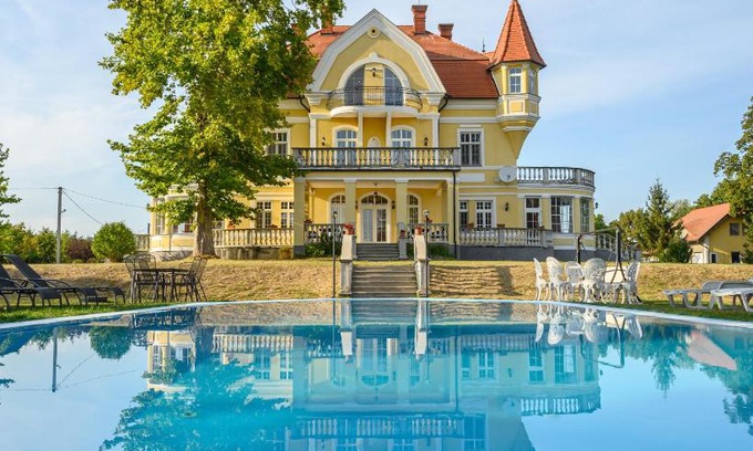 Fonyod Villa | Pet-Friendly Retreat at Boros Kastély Vendégház - 9/10 Rating