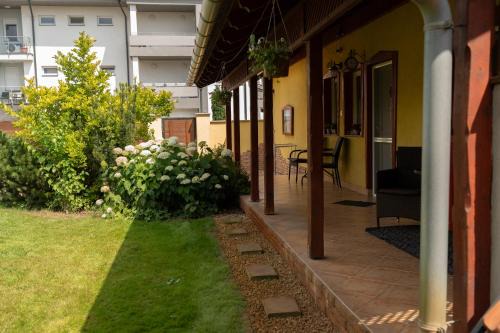 Morahalom Apartment | Pet-Friendly Borostyán Apartmanház with Kitchen & Perfect Score