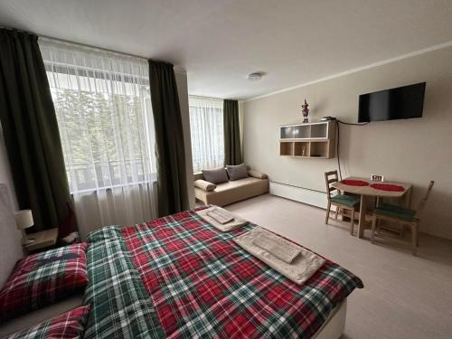 Borovets Apartment | Funky Fresh Studio in Borovets Gardens with Hot Tub