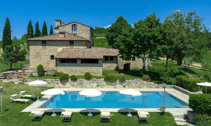 Gaiole in Chianti Villa | Elegant Getaway at Borratella in Gaiole, Chianti Region