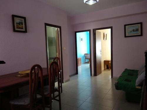 Burriana Apartment | Family-Friendly Borriana: Affordable Comfort Awaits You