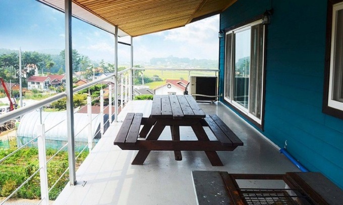 Boryeong House | Eco-Friendly Boryeong Muchangpo Gandri House with Pool