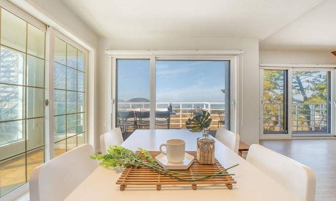 Holmoe House | Relax at Boryeong Thirasel Pension with Pool & Kitchen