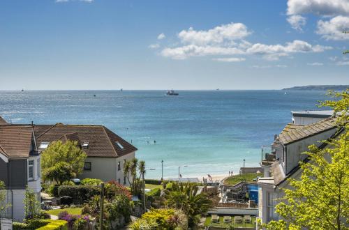 Maenporth Bed & Breakfast | Oceanfront Oasis at Bosanneth - 4-Star Guest Rated Stay