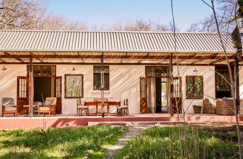 Cape Winelands House | Experience Boschendal Farm Estate with Pool & Breakfast