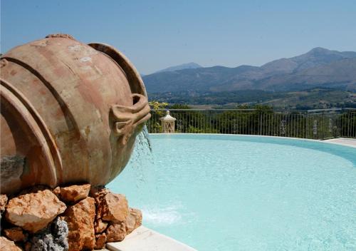 Sant'Andrea del Garigliano Bed & Breakfast | Inviting Bosco D'Olmi Country House with Pool & Ocean Views