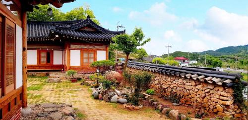 Boseong House | Experience Comfort at Boseong Sujinhanog Pensyeon