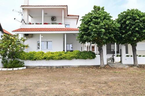 Asprovalta Villa | Oceanfront Bliss at Boskos Villa 1 - Family-Friendly Retreat