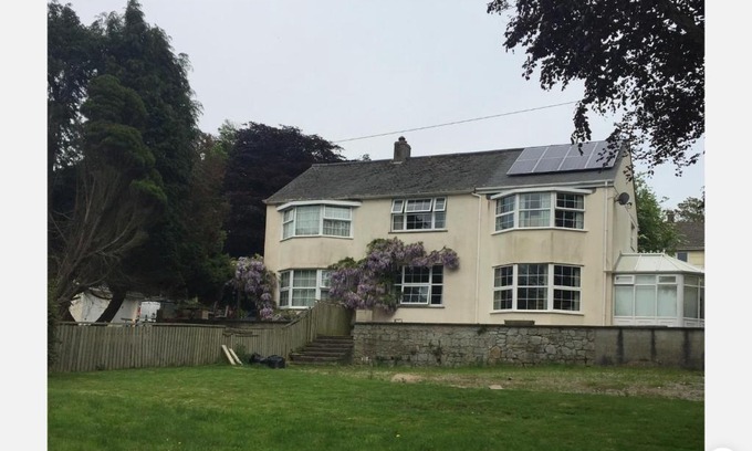 Helston House | Family-Friendly Escape at Bosloe with Top Guest Ratings