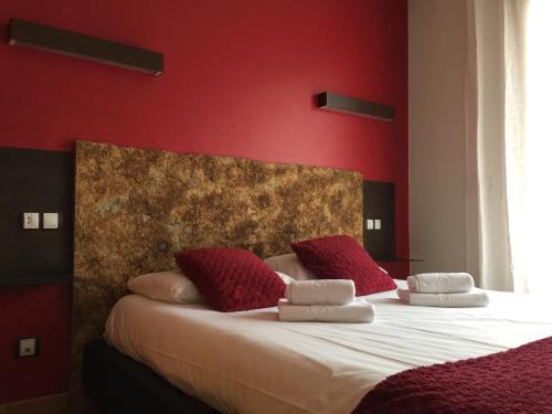 Prats Apartment | Discover Bosquet 1: Highly Rated with Family-Friendly Amenities