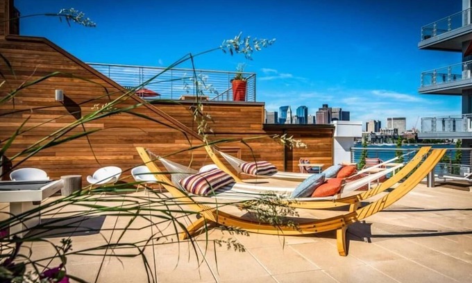 Central-Maverick Square - Paris Street House | Boston Harbor Modern Studio with Full Kitchen & Pet Friendly