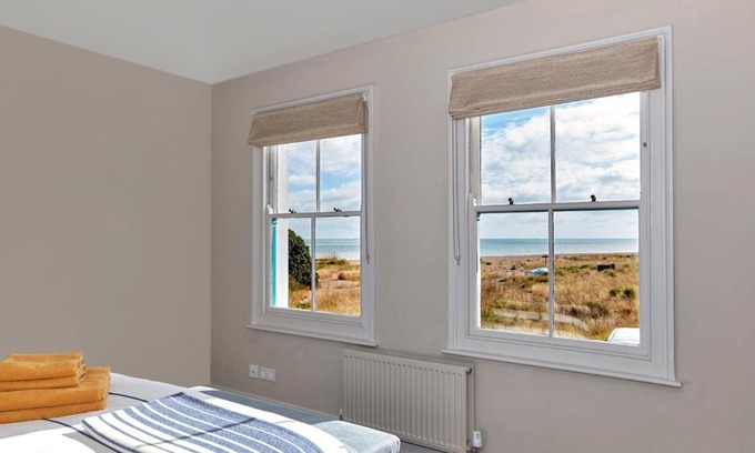 Deal House | Beachside Retreat at Bosun Cottage - 4-Star Family Friendly