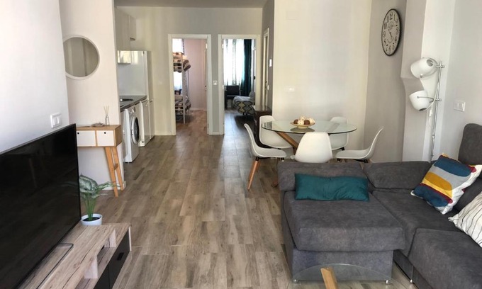 La Petxina Apartment | Family-Friendly Stay at Botanic with Great Guest Ratings