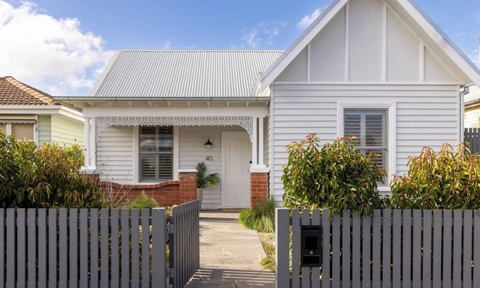Kyneton House | Discover BOTANICA HOUSE - Your Serene Kyneton Retreat