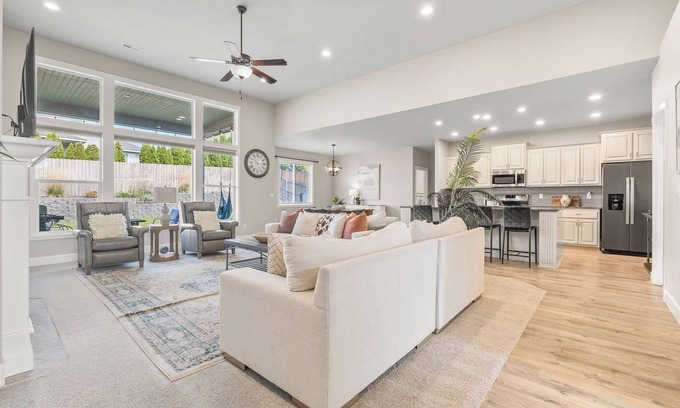 Tri-Cities House | Guest Rated 10/10: Botanical Breeze Home in Kennewick