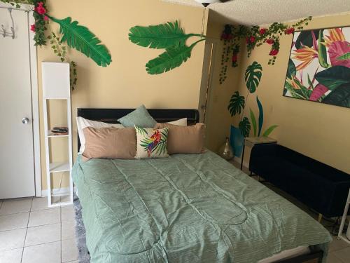 Casselberry Apartment | Botanical Tranquility