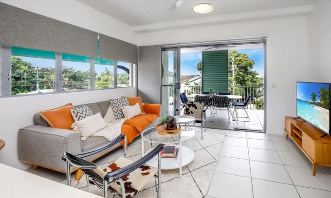 Edge Hill Apartment | Botanicals Retreat in Edge Hill with Pool & Breakfast