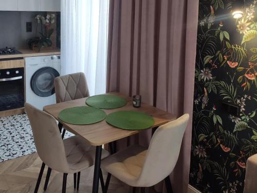 Kremenchuk Apartment | Unforgettable BotaNika: Guest Rated 9.9 & Family-Friendly