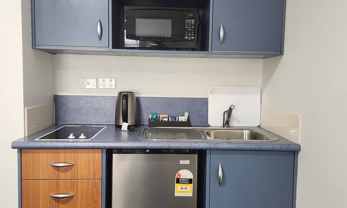 East Tamaki Hotel | Discover Botany Palms Motel: Family-Friendly with Spa & Breakfast