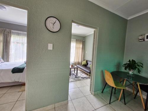 Kempton Park House | Discover Botle Hive: Poolside Retreat with 9.6/10 Rating