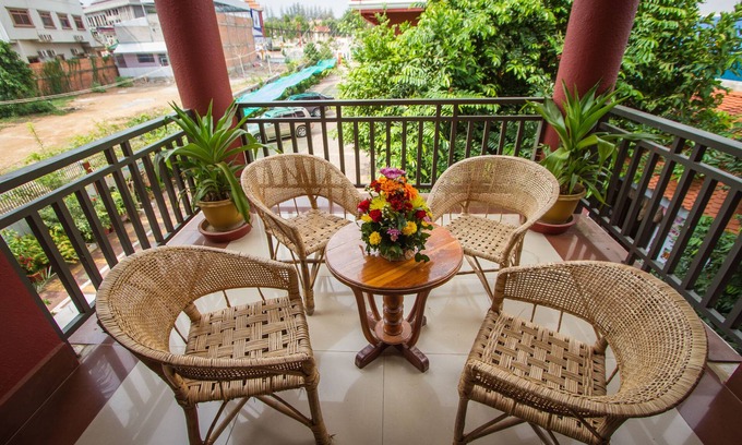Serei Saophoan Hotel | Budget-Friendly Botoum Hotel with Family Amenities Included