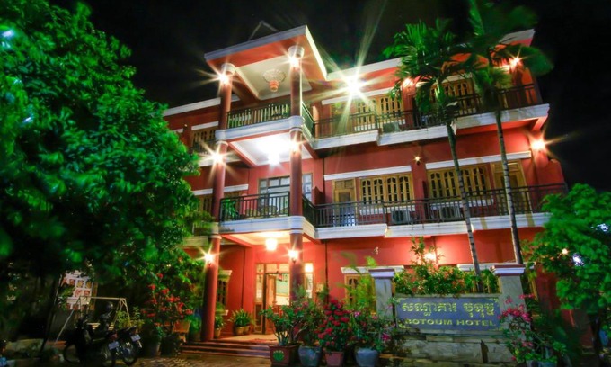 Serei Saophoan Hotel | Family-Friendly Botoum Hotel with Kitchen Amenities