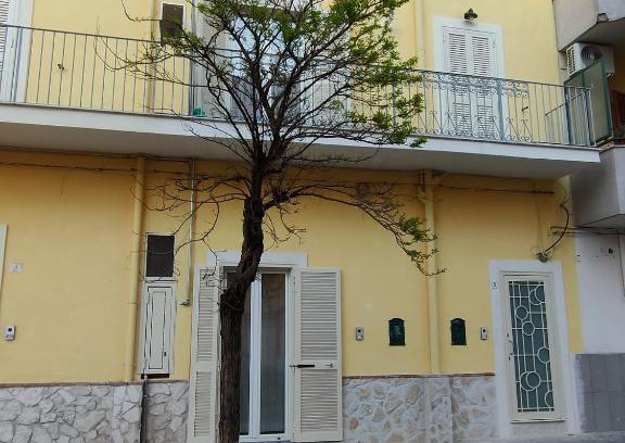 Casalnuovo di Napoli Apartment | Discover Botteghelle Home: Child-Friendly Retreat Rated 9/10