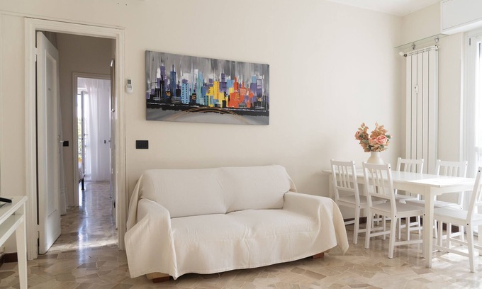 Milan Apartment | Explore Botticelli House: Relax Near Duomo with Spa & Hot Tub