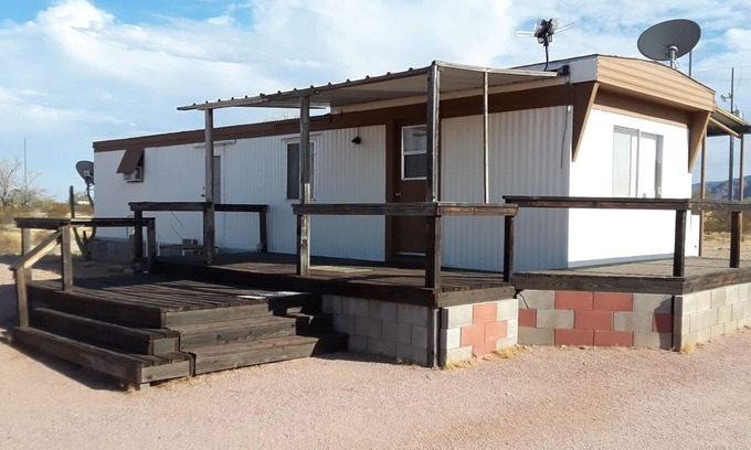 Maricopa House | Experience Stargazing at Bottle & Glass Inn Retreat