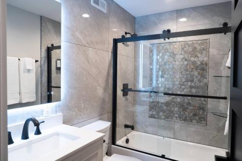 Hermann House | Relax at Jesse James with Inviting Hot Tub Amenities