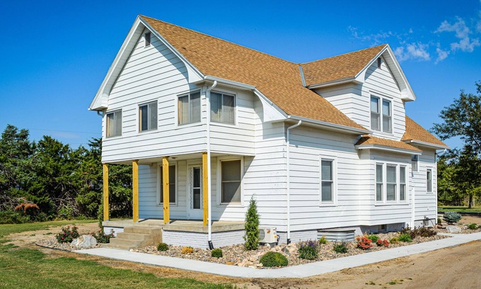 Great Bend House | Pet-Friendly Studio Suite at Bottoms Edge Ranch - 10/10 Rating