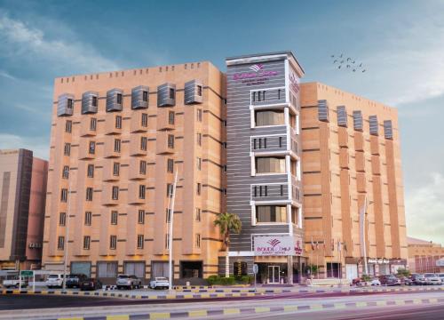 Hafr Al Batin Apartment | Explore Boudl Al Maidan: Family-Friendly with Pool Access