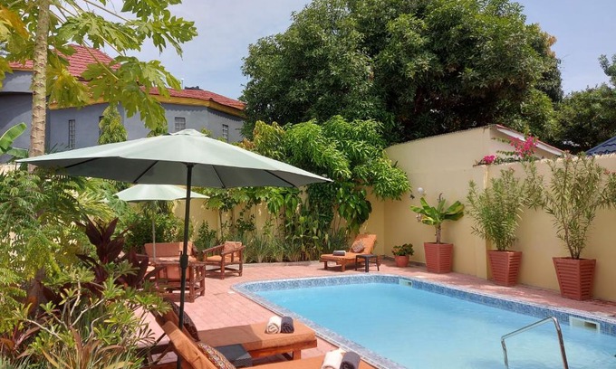 Serrekunda Apartment | Relax at Bougainvillea House: 4-Star Oceanfront Oasis