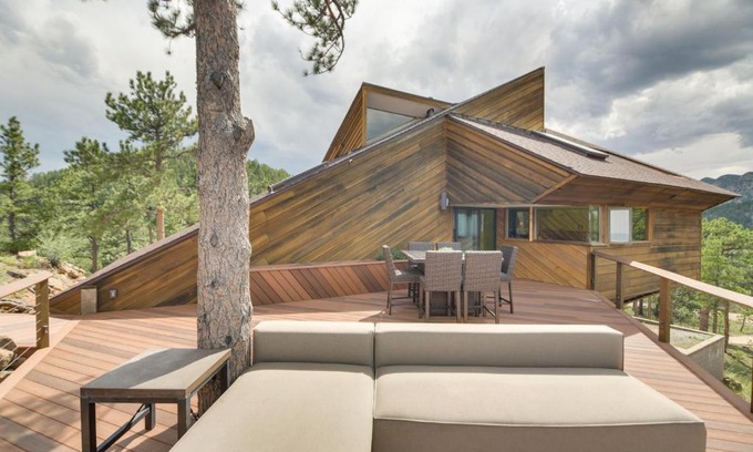 Boulder House | Idyllic Boulder Barrett House with Hot Tub & Spa Amenities