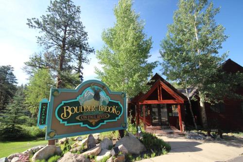Estes Park Hotel | Guest Rated: Boulder Brook on Fall River with Hot Tub