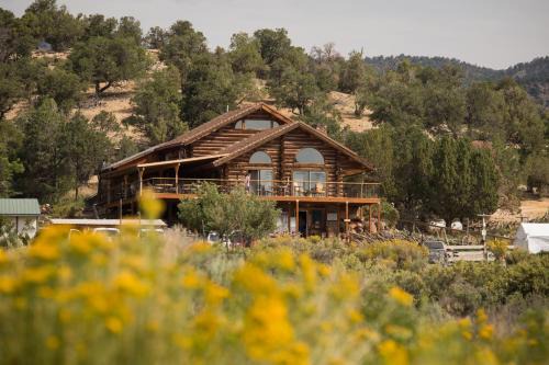 Boulder Cabin | Pet-Friendly Boulder Mountain Guest Ranch with Great Amenities
