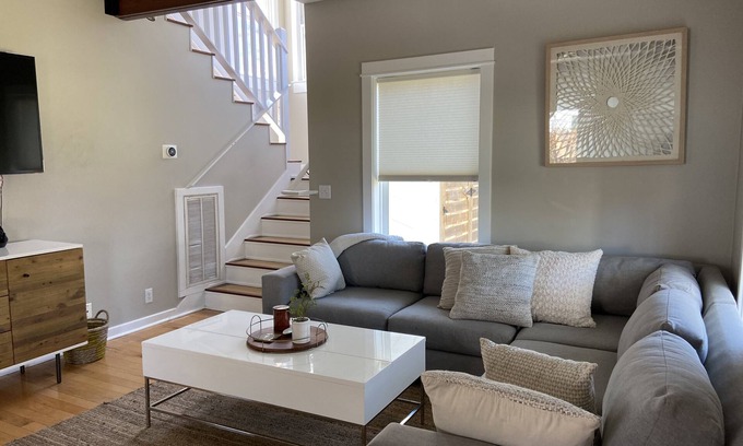Bouldin House | Inviting Bouldin Cottage: Guest Rated 9.8 with Ocean Views