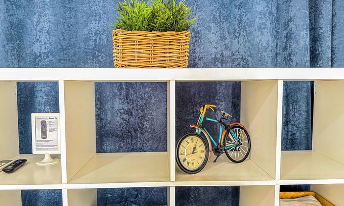 Carcel Apartment | Explore Boulevard 103: Family-Friendly with Spa & Breakfast
