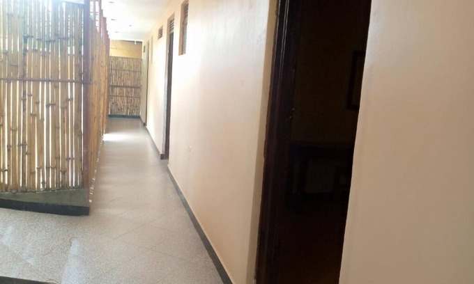 Fort Portal Bed & Breakfast | Discover Boulevard Excelsior Motel: Kid-Friendly Retreat