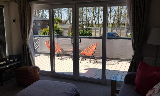 Selsey Resort | Discover Boulevard: Pet-Friendly Stay with Spa & Pool