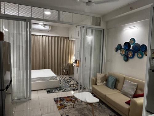 Sahakar Nagar Apartment | Discover Raintree Boulevard: 4-Star Family-Friendly Retreat