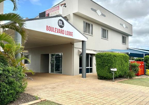 Kensington Hotel | Discover Boulevard Lodge Bundaberg: Oceanfront Comfort