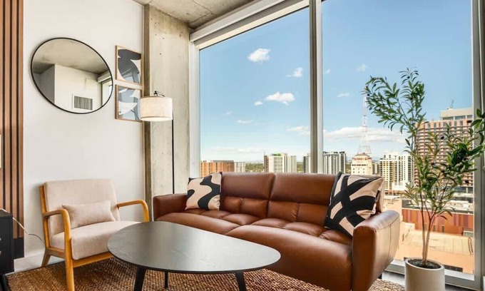 Downtown Phoenix Apartment | Boulevard Stays Downtown Highrise STU Sky Pool, Parking, Gym 06