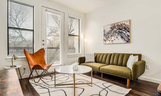 Bouldin Apartment | Boulevard Stays Walk to Downtown! 1BR SoCo Pool, Parking, Gym 07