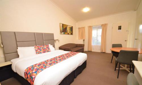 Wagga Wagga Hotel | Comfortable Boulevarde Motor Inn with Pool and Hot Tub