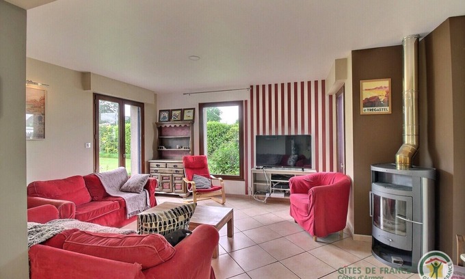 Plouezec House | Relax at Boulgueff - Plouezec with Oceanfront Pool Access